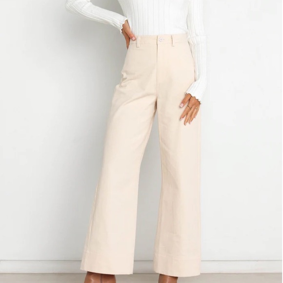 Petal & Pup Pants - Petal and Pup Lawrence straight leg pants in beige
Size 4